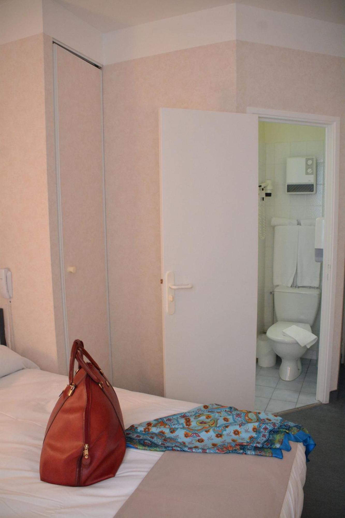 Logis Hotel Restaurant De France Saint-Geniez-d'Olt Room photo